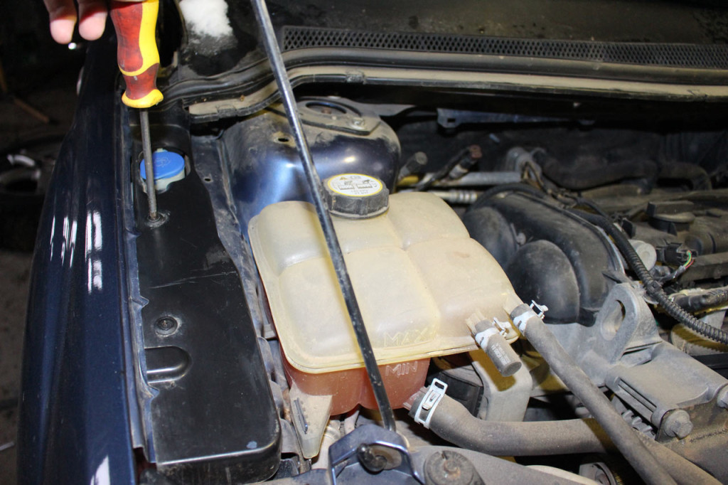 как снять декоративный щиток переднего крыла форд фокус 2