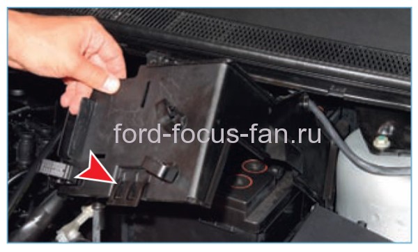 снятие крышки аккумулятора форд 
